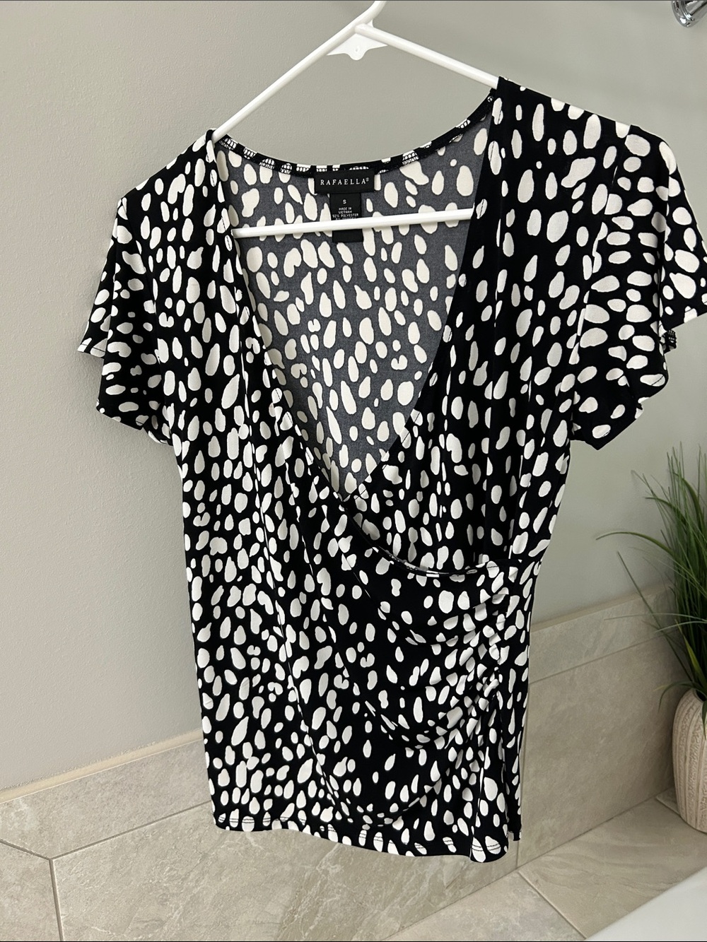 Rafaella Black & White Abstract Dot Wrap Top
